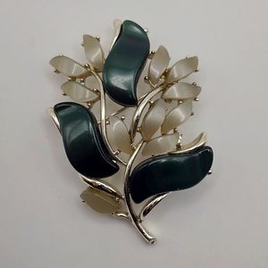 Vintage 1940s-50s Two Tone Green Thermoset Brooch Leafy Motif